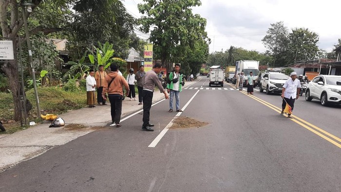 Lokasi kecelakaan maut di jalan Jogja-Wates, wilayah Sentolo, Kulon Progo, Jumat (27/6/2025).