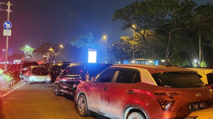 Kemacetan terjadi di kawasan Pekan Raya Jakarta (PRJ) Kemayoran, Jakarta Pusat (Jakpus) malam ini. (dok.Istimewa)