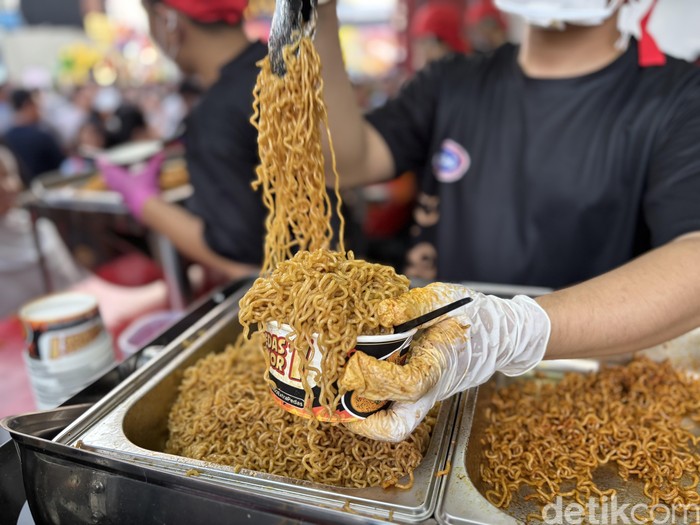 Tenant kuliner viral di PRJ 2025.