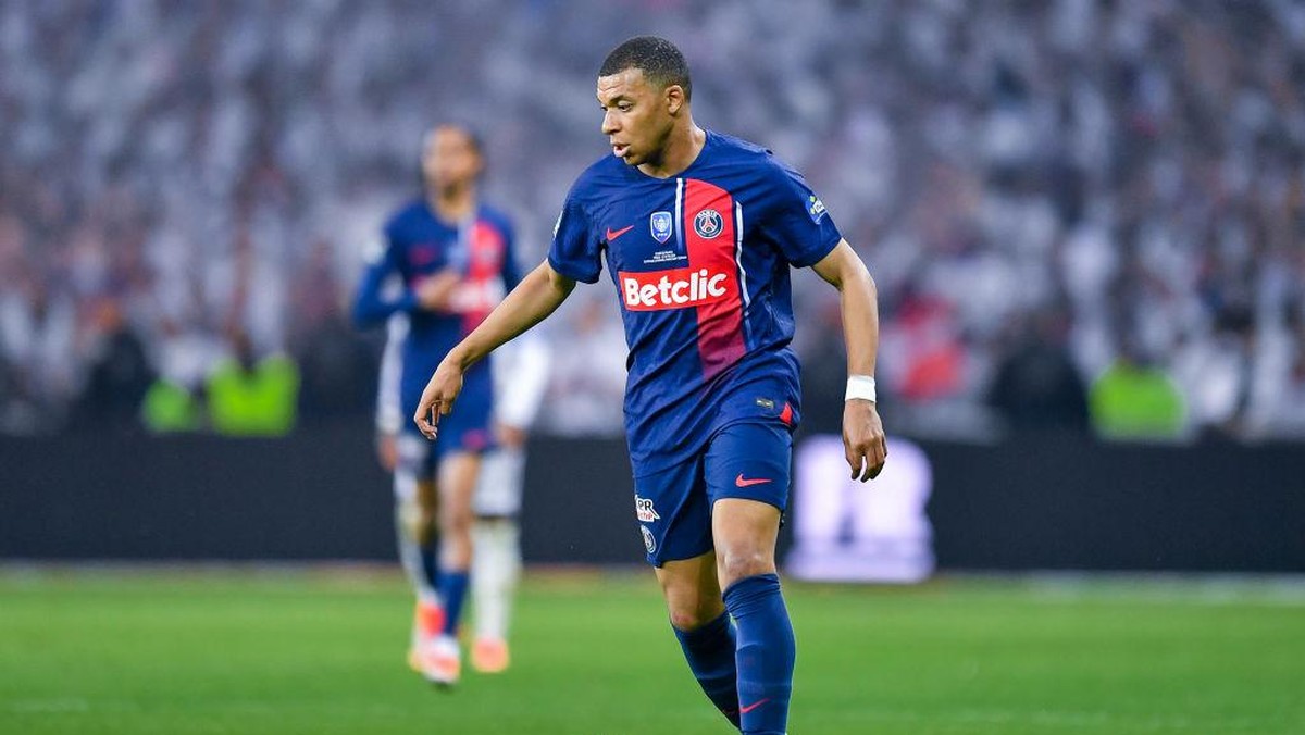 Kylian Mbappe kena mental saat diasingkan PSG di pramusim 2023/2024 (Getty Images/Franco Arland)
