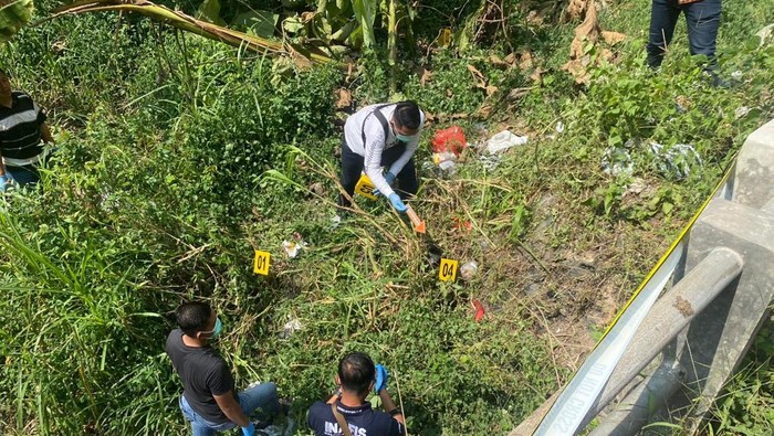 Lokasi temuan jenazah perempuan di semak-semak tepi Jalan Raya Saradan Madiun.