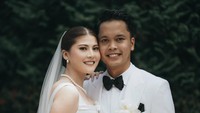Anthony Ginting menikah setelah 10 tahun berpacaran dengan Mitzi Abigail. (Foto: dok Instagram mitziabigail)