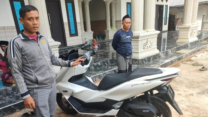 Motor hasil pencurian yang sempat disimpan di dapur rumah warga di Sumenep.
