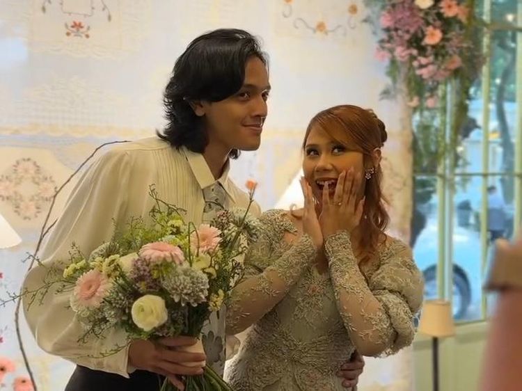 Momen Lamaran Nadin Amizah dan Faishal Tanjung, Anggun dengan Kebaya Vintage