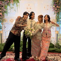 Sebagai informasi, Faishal merupakan adik dari aktris Sheila Dara Aisha, yang juga istri dari penyanyi Vidi Aldiano. Di akun Instagram pribadinya Vidi pun turut membagikan foto-foto di momen bahagia lamaran adik iparnya. Foto: Instagram/@cakecaine/@vidialdiano