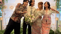 Sebagal Informasi, Faishal merupakan adik dari aktris Shella Dara Aisha, yang juga istri dari penyanyi vidi Aldiano. Di akun Instagram pribadinya Vidi pun turut membagikan foto-foto di momen bahagia lamaran adik iparnya. Foto: Instagram/@cakecaine/@vidialdiano
