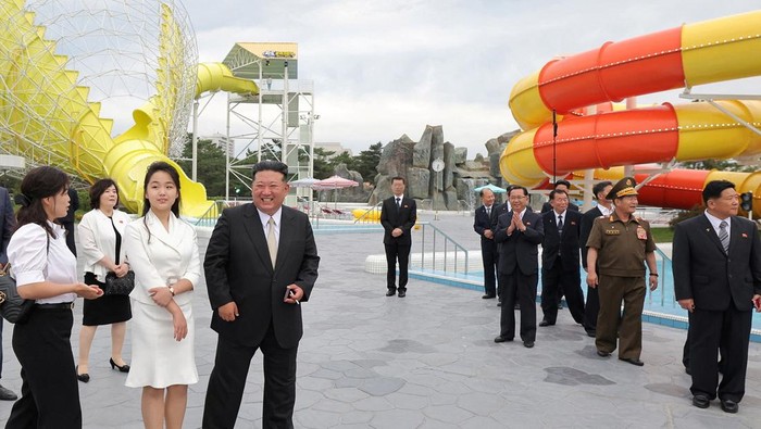 NORTHKOREA-POLITICS/ North Korean leader Kim Jong Un and his daughter Kim Ju Ae stand on a balcony facing the beach during a ceremony to celebrate the completion of the Wonsan Kalma Coastal Tourist Zone, in Wonsan, in North Korea, June 24, 2025. KCNA via REUTERS ATTENTION EDITORS - THIS IMAGE WAS PROVIDED BY A THIRD PARTY. REUTERS IS UNABLE TO INDEPENDENTLY VERIFY THIS IMAGE. NO THIRD PARTY SALES. SOUTH KOREA OUT. NO COMMERCIAL OR EDITORIAL SALES IN SOUTH KOREA. TPX IMAGES OF THE DAY