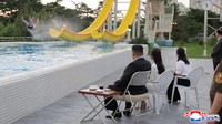 Namun, sementara pariwisata adalah salah satu dari sejumlah kecil sumber uang tunai untuk Korea Utara yang tidak menjadi sasaran sanksi Perserikatan Bangsa-Bangsa, negara tertutup itu tidak memiliki mitra asing utama untuk proyek Wonsan dengan latar belakang sanksi atas program persenjataannya. Foto: via REUTERS/KCNA