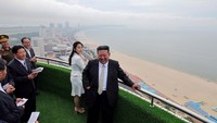 Korea Utara telah menyelesaikan pembangunan zona wisata besar di pantai timurnya, media pemerintah melaporkan pada hari Kamis (26/6/2025), sebuah proyek utama yang didorong oleh pemimpin Kim Jong Un selama bertahun-tahun untuk mempromosikan pariwisata. Foto: via REUTERS/KCNA