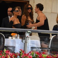 Orlando Bloom datang sendirian ke Venesia di tengah kabar dirinya dan Katy Perry sudah mengakhiri pertunangan mereka. Saat berada di Venesia, aktor 48 tahun itu tampak akrab dengan Kim Kardashian dan keluarga Kardashian lainnya. Foto: GC Images/Luigi Iorio