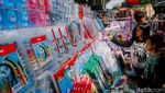 Perlengkapan Sekolah Harga Miring, Pasar Asemka Diserbu Warga
