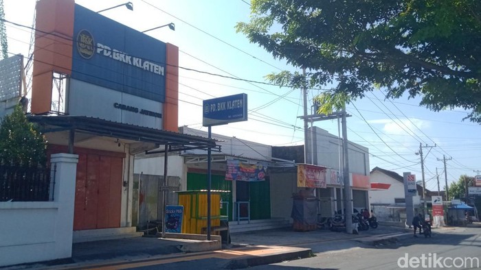 Kantor PD BKK Klaten cabang Jatinom Klaten tutup, Kamis (26/6/2025).