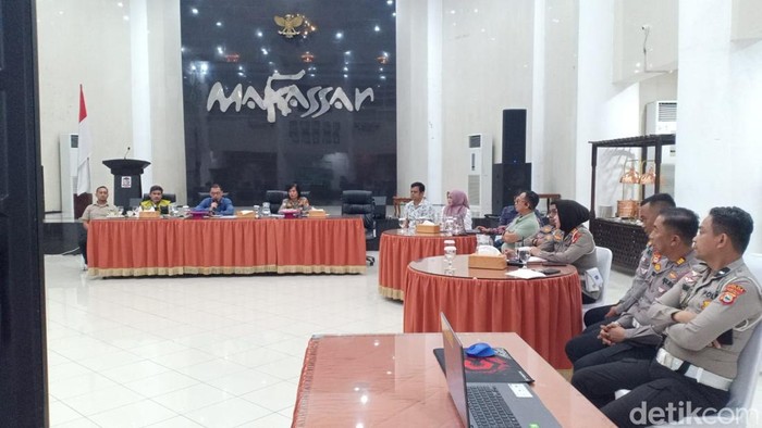 Pemkot Makassar menggelar rakor yang membahas penanganan parkir liar.