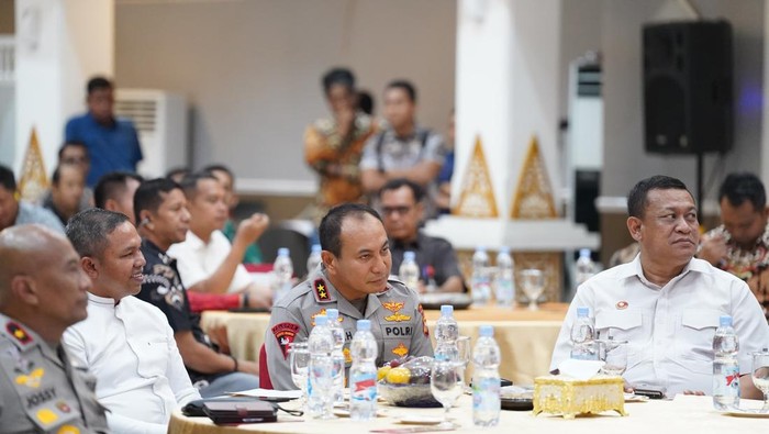 Pemprov Riau mengapresiasi Kapolda Irjen Herry Heryawan dan jajarannya yang telah menindak tegas para pelaku perambahan hutan. Hal itu disampaikan Gubernur Abdul Wahid di Gedung Serindit Gubernuran, Pekanbaru, pada Jumat (27/6/2025).