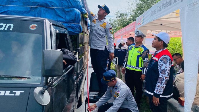 Penindakan terhadap kendaraan ODOL di Jalan Tol Trans Sumatera.