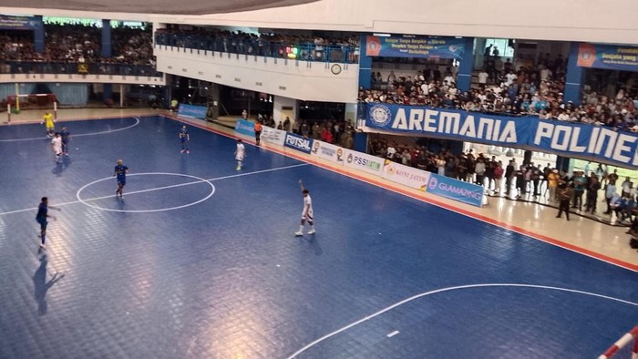 Pertandingan final Futsal Porprov Jatim di Polinema Malang yang berhakhir ditunda karena ricuh.