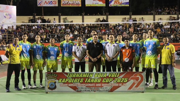 Pertandingan voli Kapolres Tanah Bumbu Cup 2025.