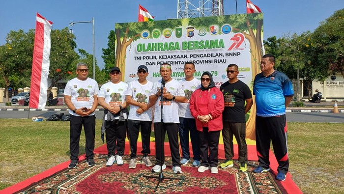 Polda Riau dan Forkopimda berkomitmen kuat menyelamatkan hutan Taman Nasional Tesso Nilo. Semangat salam lestari digaungkan di Kota Pekanbaru, Jumat (27/6/2025).