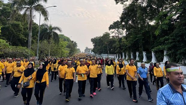 Polda Riau menggelar olahraga bersama menyambut HUT Bhayangakra ke-79, Jumat (27/6/2025).