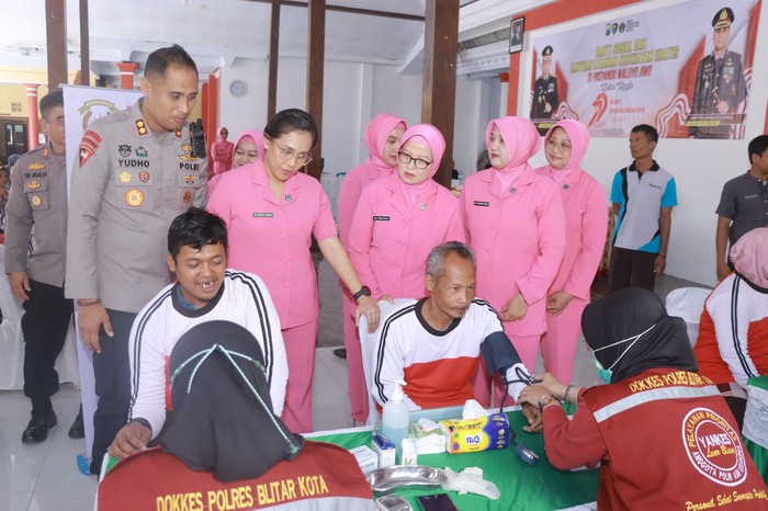 Momen Haru Kapolres Blitar Kota sambangi Posyandu Disabilitas