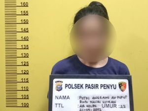 Rumah Tempat Transaksi Sabu di Inhu Digerebek, Ibu Muda Pengedar Ditangkap