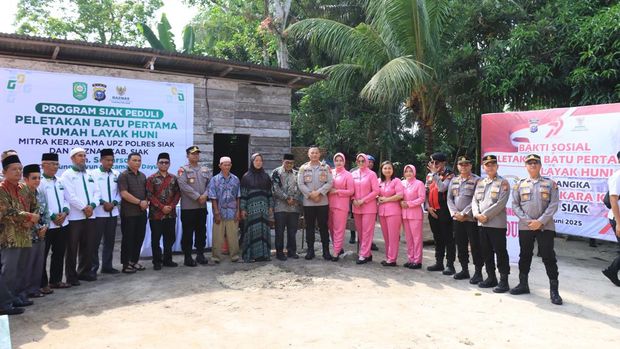 Polres Siak membangun rumah layak huni ke-6 dalam rangka memperingati HUT Bhayangkara ke-79, pada Jumat (27/6/2025).