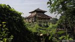Potret Kehidupan di Antara Nisan Kuburan China