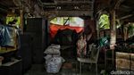 Potret Kehidupan di Antara Nisan Kuburan China