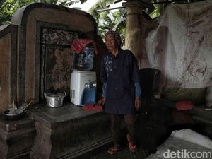 Alasan Miris Nenek Ira Bertahan 34 Tahun Tidur di Atas Nisan Kuburan Cipinang