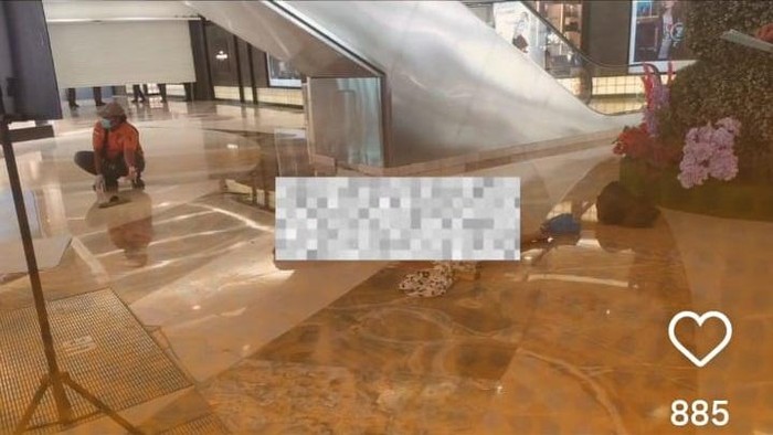 Pria jatuh dari ketinggian di Tunjungan Plaza Surabaya.