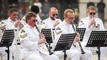 Atraksi Royal Marines Band Hibur Pengunjung Lapangan Banteng