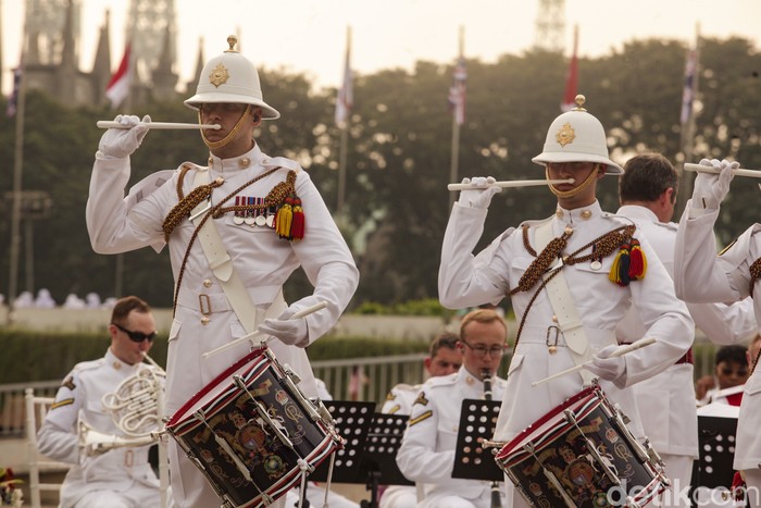 Royal Marines Band Royal Marines Band membawakan sejumlah musik di Lapangan Banteng, Jakarta, Jumat (27/6/2025). Royal Marines Band adalah korps musik militer dari Royal Marines, cabang Angkatan Laut Britania Raya (Royal Navy). Mereka dikenal sebagai salah satu kelompok musik militer paling profesional dan bergengsi di dunia.