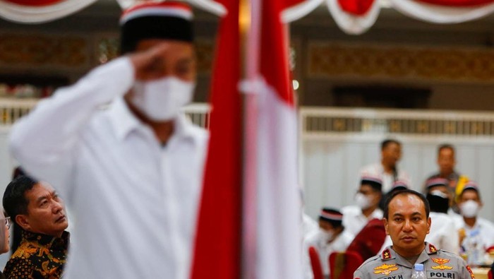 Sebanyak 34 anggota Anshor Daulah melepas baiat dan ikrar setia kepada NKRI. Kegiatan ini dilaksanakan di Gedung Serindit Gubernuran Riau, Pekanbaru, Jumat (27/6/2025).