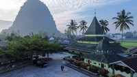 Surau yang didirikan pada awal abad ke-17 oleh Syekh Ibrahim Mufti itu dulunya merupakan pusat peradaban Islam tertua di Luak Limopuluah (daerah Limapuluhkota dan sekitarnya). Foto: ANTARA FOTO/Iggoy el Fitra