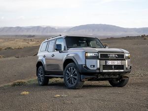 Sangar tapi Irit! Toyota Land Cruiser Hybrid Resmi Meluncur