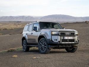 Sangar tapi Irit! Toyota Land Cruiser Hybrid Resmi Meluncur