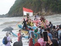 Petik Laut Lampon, Tradisi Ungkapan Syukur Nelayan Banyuwangi