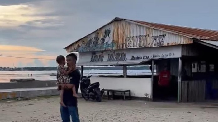 Warung makan milik legislator DPRD Parepare, Sappe, berdiri di atas lahan Pemkot Parepare.