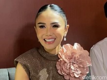 Yuni Shara Gak Tinggal Diam di Tengah Keributan Royalti dan Hak Cipta Yuni Shara Gak Tinggal Diam di Tengah Keributan Royalti dan Hak Cipta
