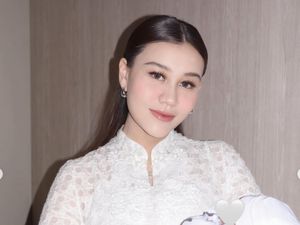 Gaya Aaliyah Massaid Gendong Baby Arash saat Aqiqah, Pancarkan Aura Keibuan