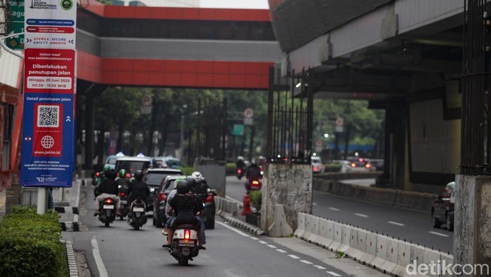 BTN Jakarta International Marathon (JAKIM) 2025 digelar besok, Minggu (29/6). Sejumlah ruas jalan di Jakarta bakal ditutup hingga besok siang.