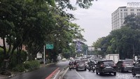 Akibatnya, jalanan Kota Bandung dipadati kendaraan wisatawan yang datang.