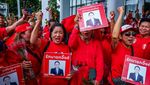 Bangkok Memerah, Ribuan Pendukung Pheu Thai Bela Paetongtarn