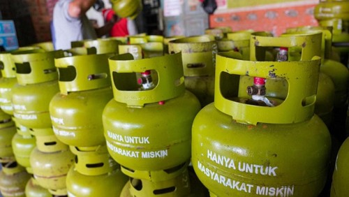 Aktivitas di salah satu pangkalan LPG di Bali.