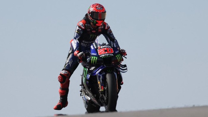 Monster Energy Yamaha MotoGPs French rider Fabio Quartararo rides during the free practice session of the MotoGP Aragon Grand Prix at the Motorland circuit in Alcaniz, northeastern Spain, on June 7, 2025. (Photo by LLUIS GENE / AFP)