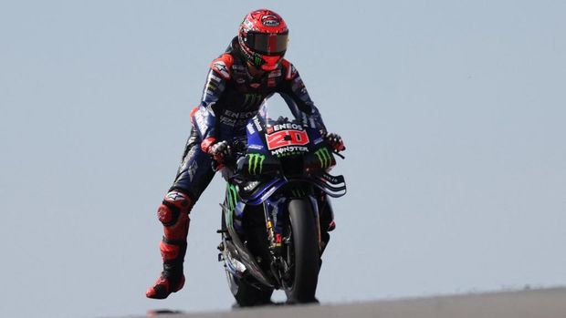 Monster Energy Yamaha MotoGP's French rider Fabio Quartararo rides during the free practice session of the MotoGP Aragon Grand Prix at the Motorland circuit in Alcaniz, northeastern Spain, on June 7, 2025. (Photo by LLUIS GENE / AFP)