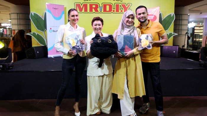 PT Daya Intiguna Yasa Tbk atau MR DIY menghadirkan Bazaar Inspirasi yang di gelar di empat kota. Dimulai dari Revo Mall Bekasi pada 27-29 Juni 2025. Bazaar Inspirasi juga akan hadir di Bandung, Semarang, dan Surabaya.