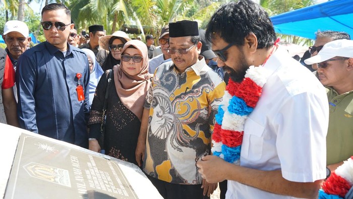 Gubernur Aceh Muzakir Manaf menghadiri syukuran di Pulau Panjang. (Dok. Pemerintah Aceh)