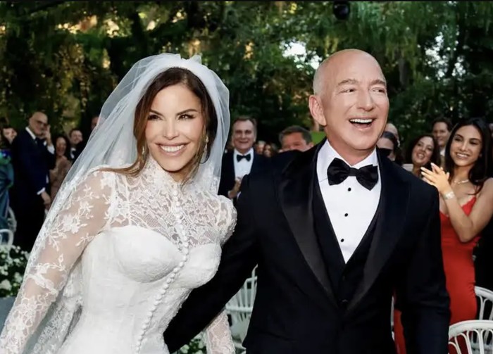 Jeff Bezos dan Lauren Sanchez