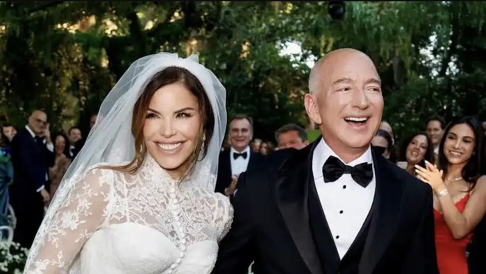 Jeff Bezos dan Lauren Sanchez